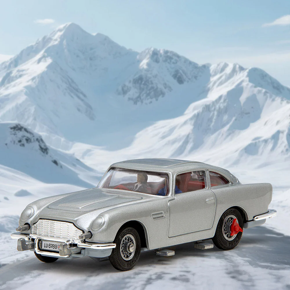 James Bond's Aston Martin DB5 Silver Grille Edition (270) - Image 2