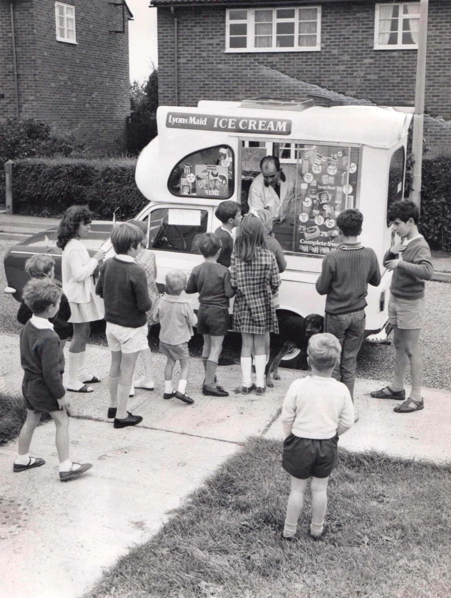 Musical Ford Thames Wall's Ice Cream Van (474) - Image 9