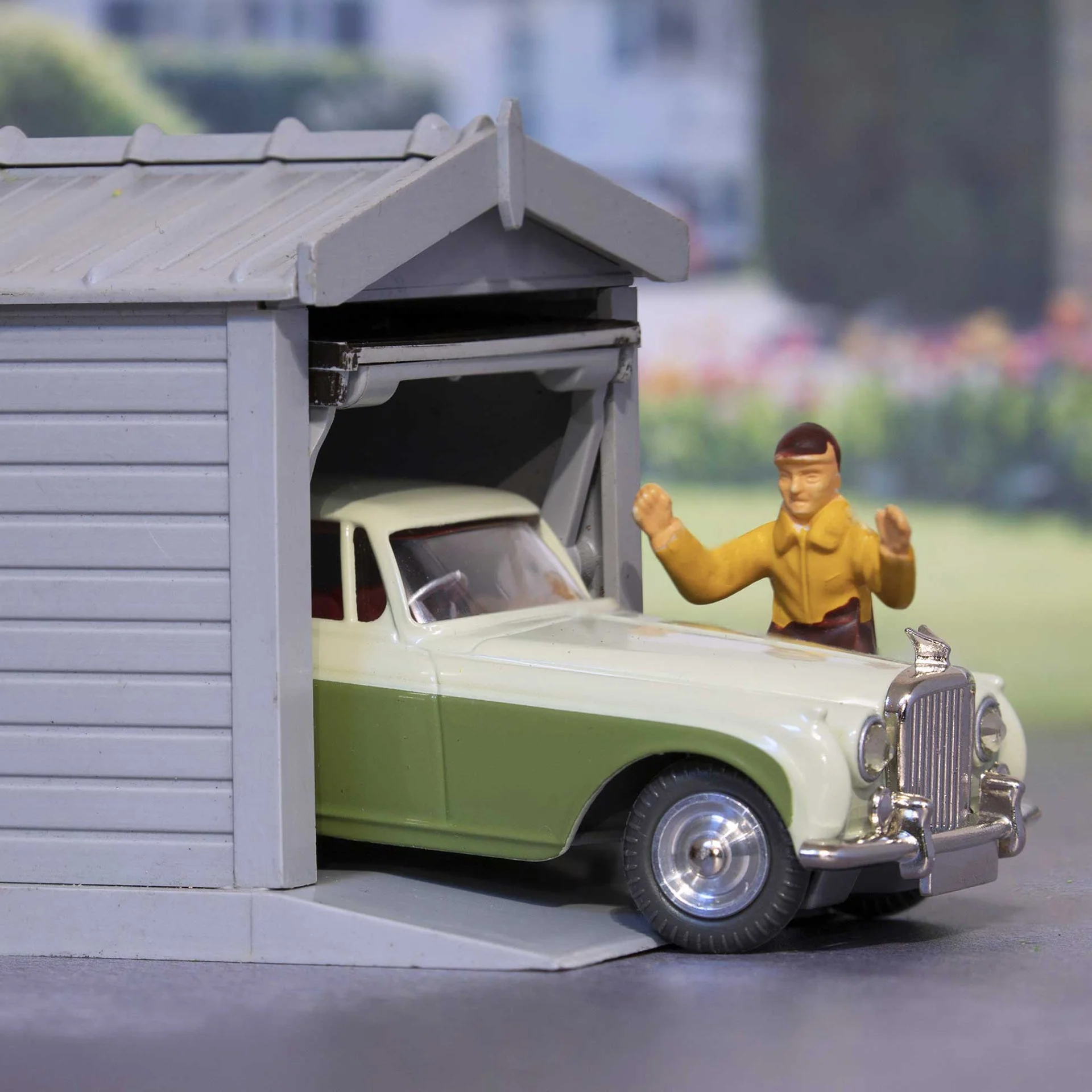 601 - Batley 'Leofric' Garage - Image 8